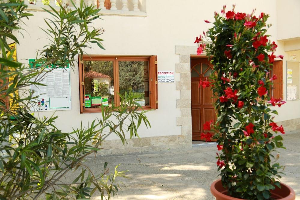 Camping Le Rebau Montblanc Exterior foto